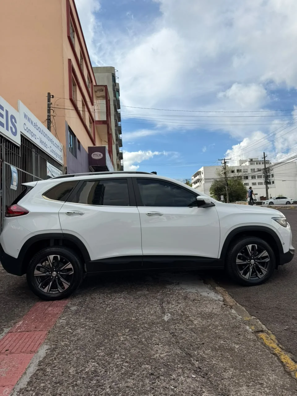Chevrolet Tracker 2024 branco: foto 4 de 9