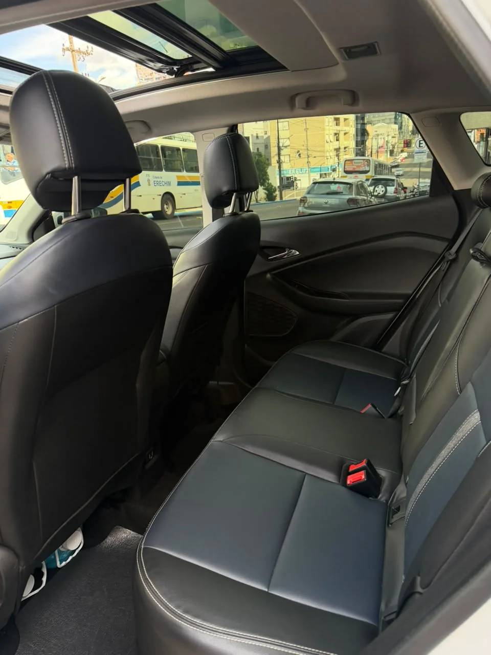 Chevrolet Tracker 2024 branco: foto 8 de 9