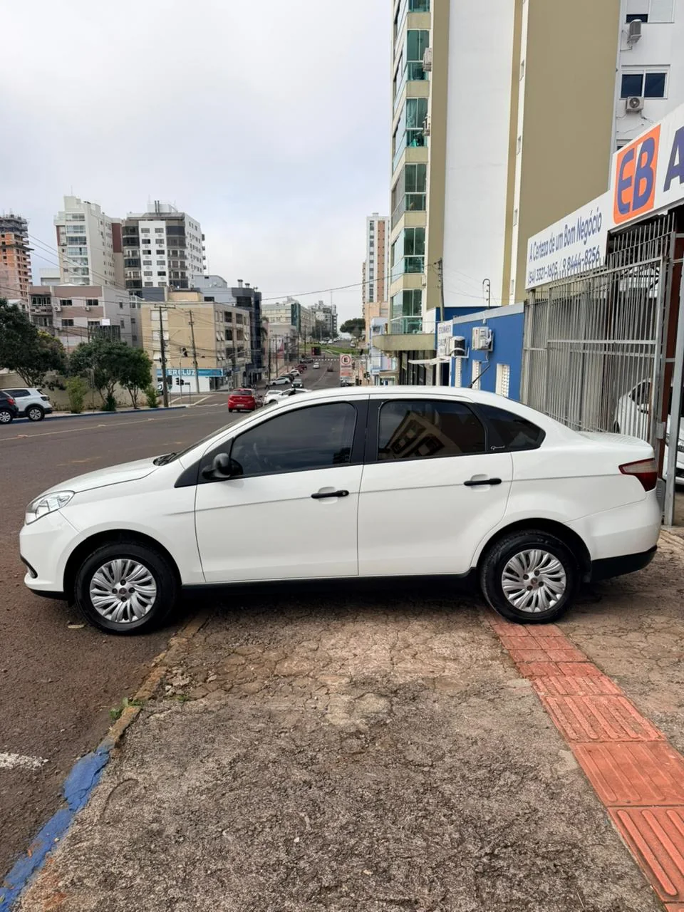 Fiat Grand Siena 2019 branco: foto 3 de 10