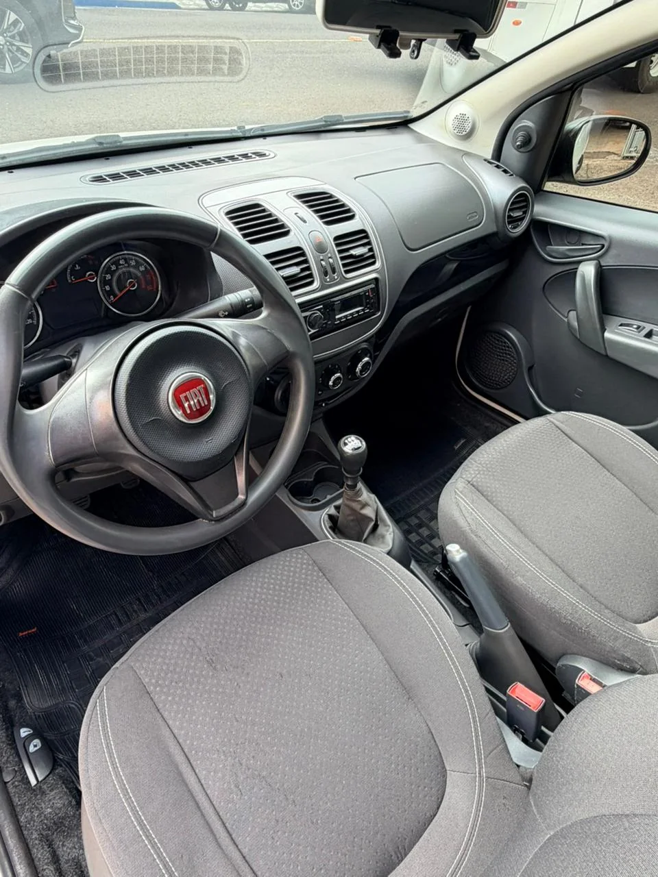 Fiat Grand Siena 2019 branco: foto 8 de 10