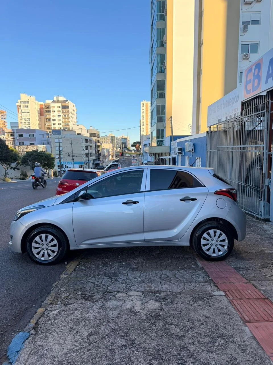 Hyundai HB20 2019 cinza: foto 4 de 7
