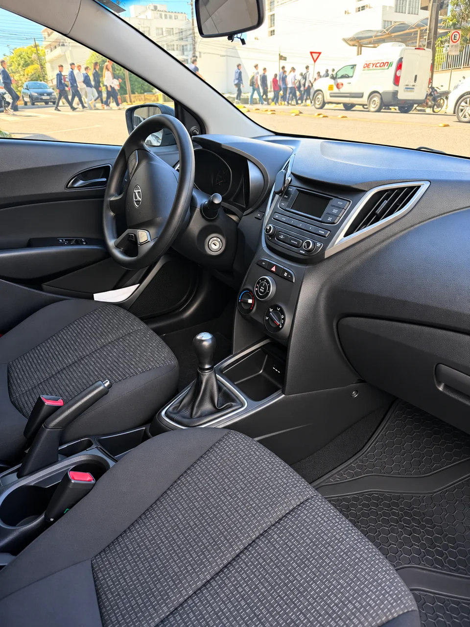 Hyundai HB20 2019 cinza: foto 6 de 7