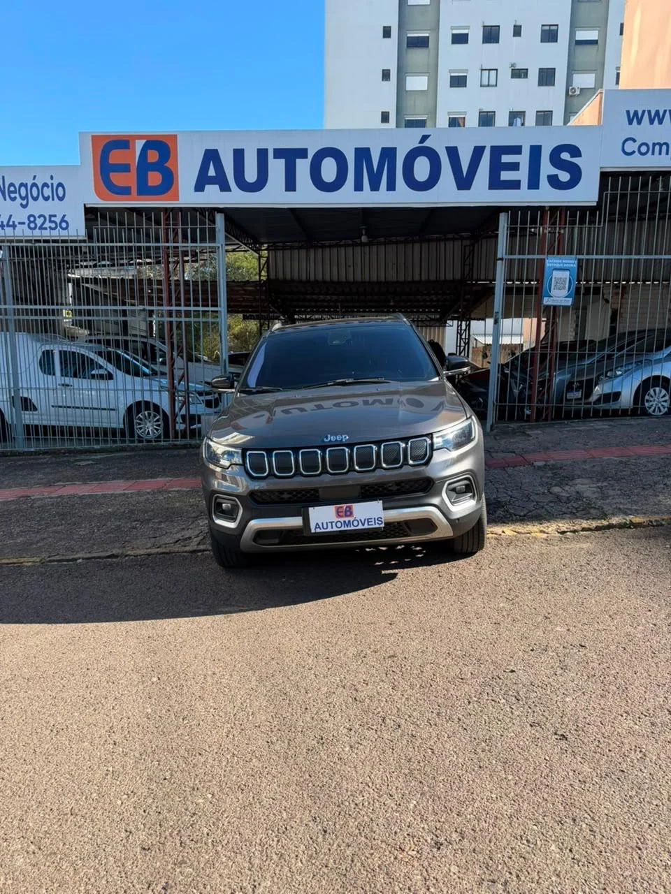 Jeep Compass 2022 cinza: foto 1 de 7