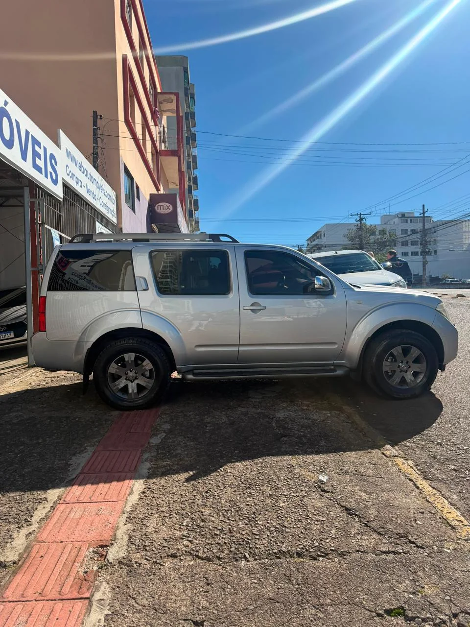 Nissan Pathfinder 2005/2006 prata: foto 2 de 9