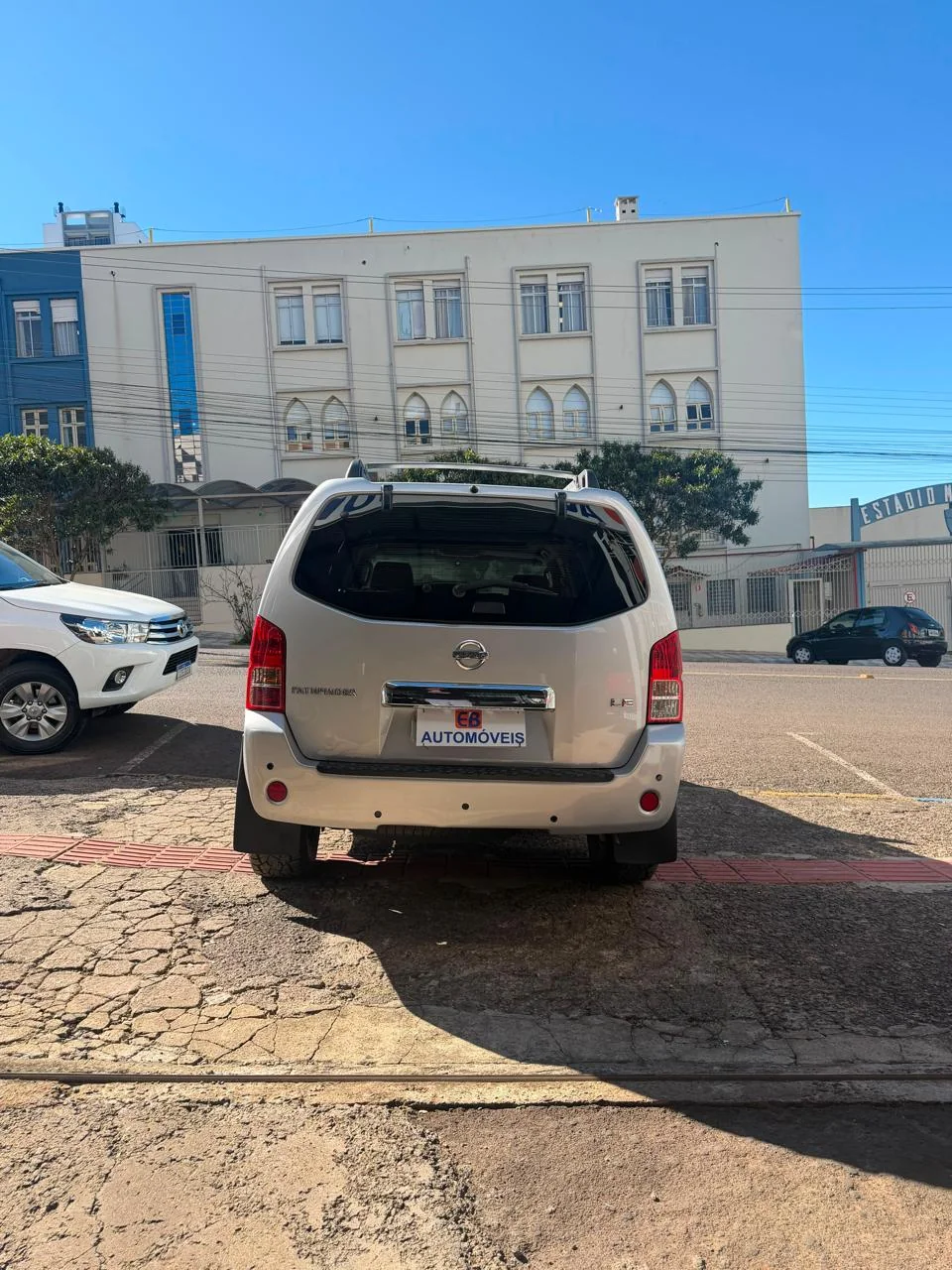 Nissan Pathfinder 2005/2006 prata: foto 4 de 9