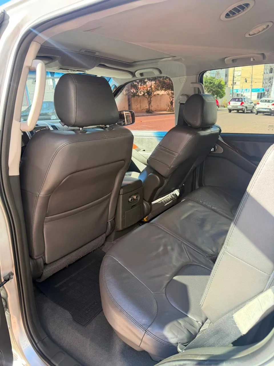 Nissan Pathfinder 2005/2006 prata: foto 6 de 9