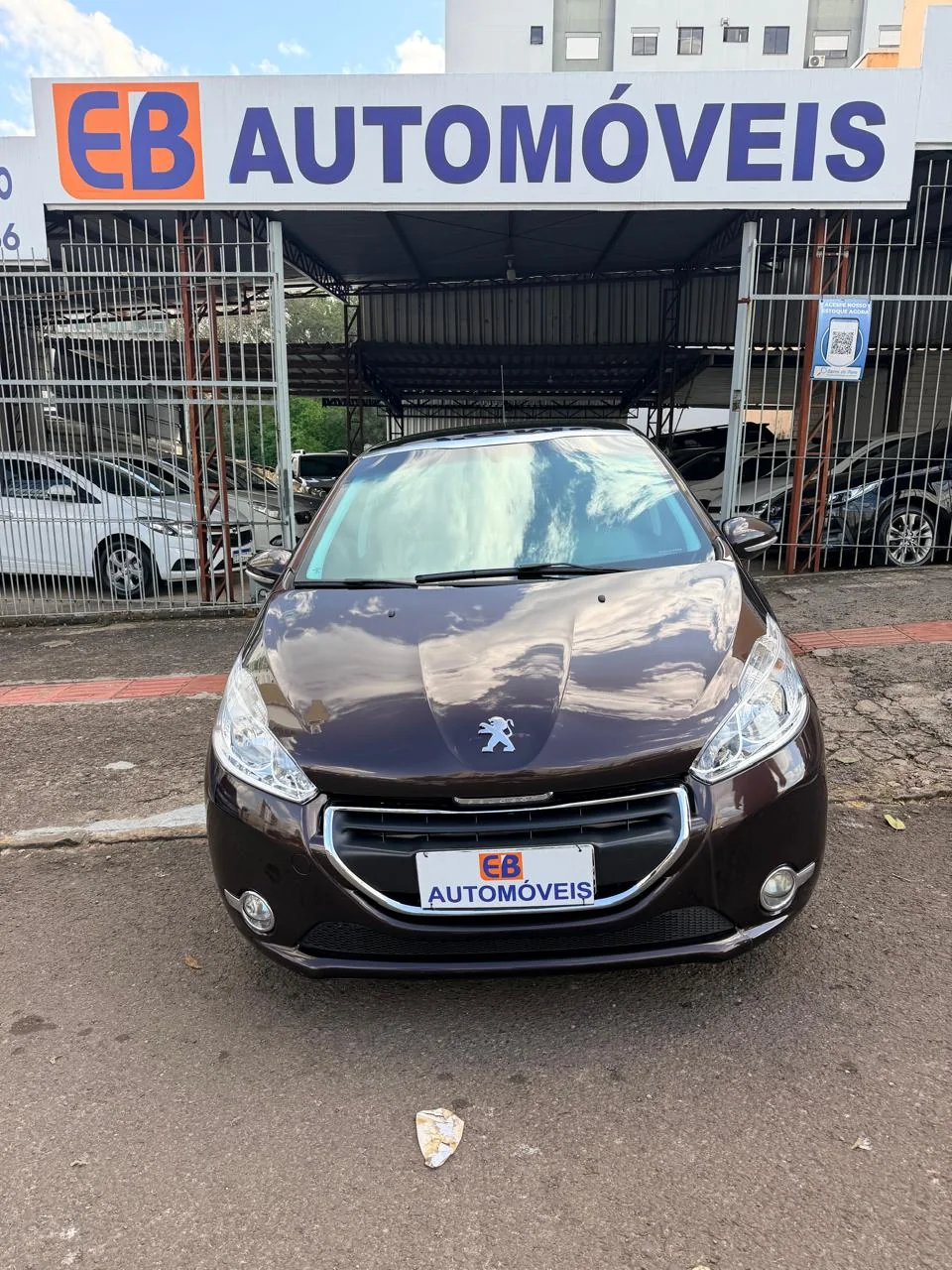 Peugeot 208 2014 marrom: foto 1 de 9