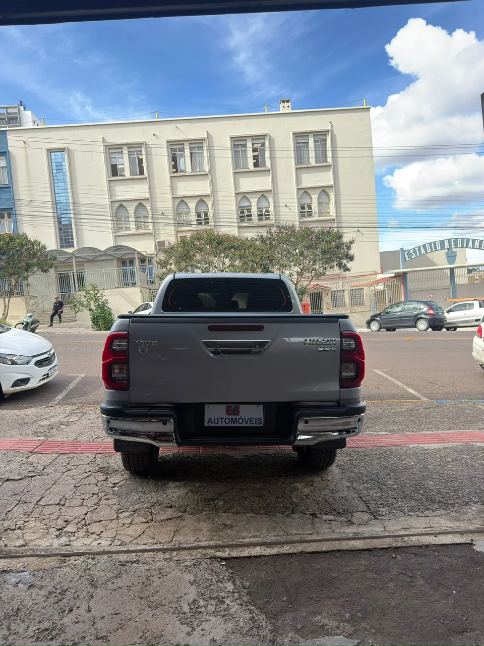 Toyota Hilux 2021 prata: foto 4 de 8