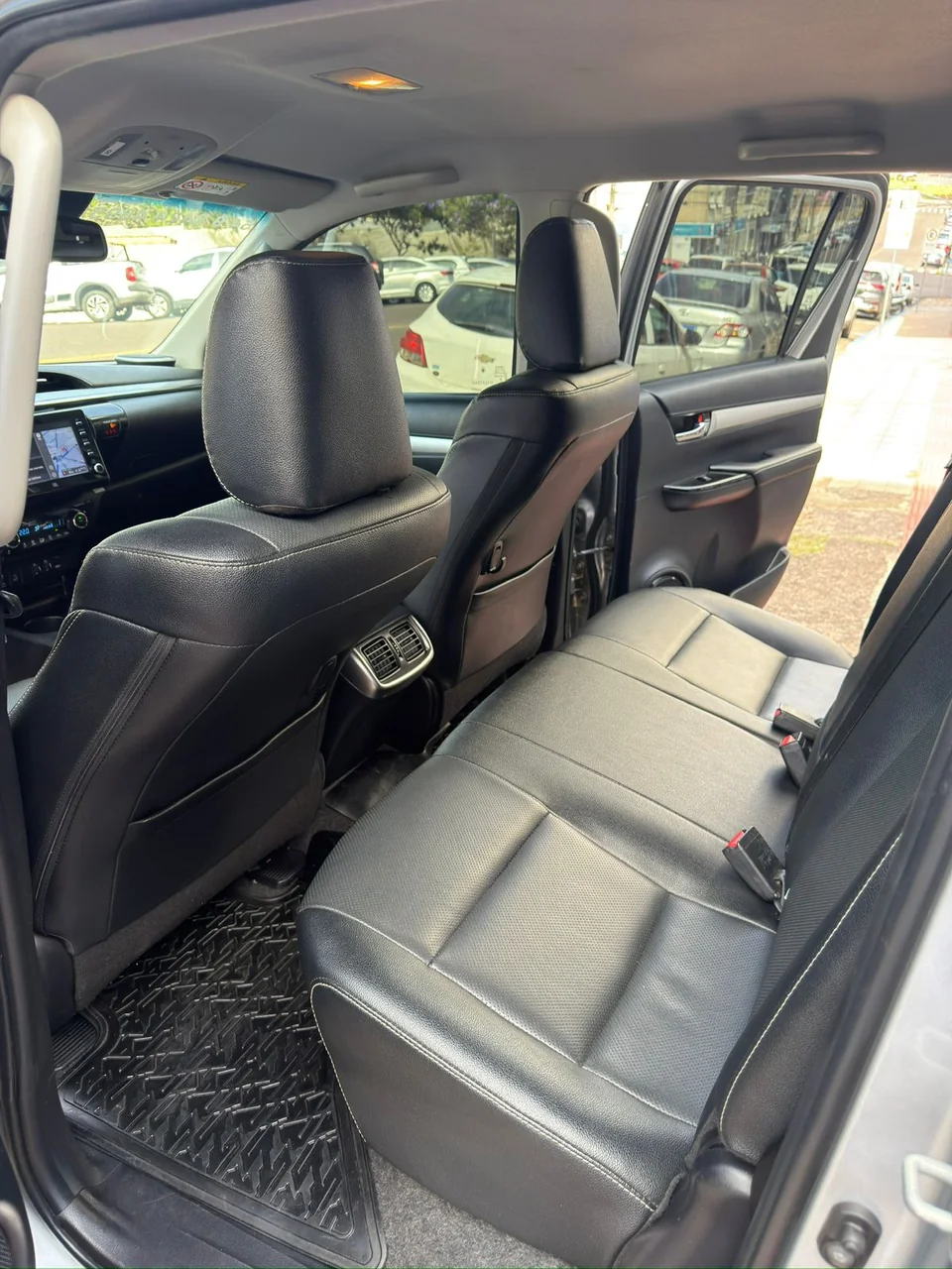 Toyota Hilux 2021 prata: foto 7 de 8