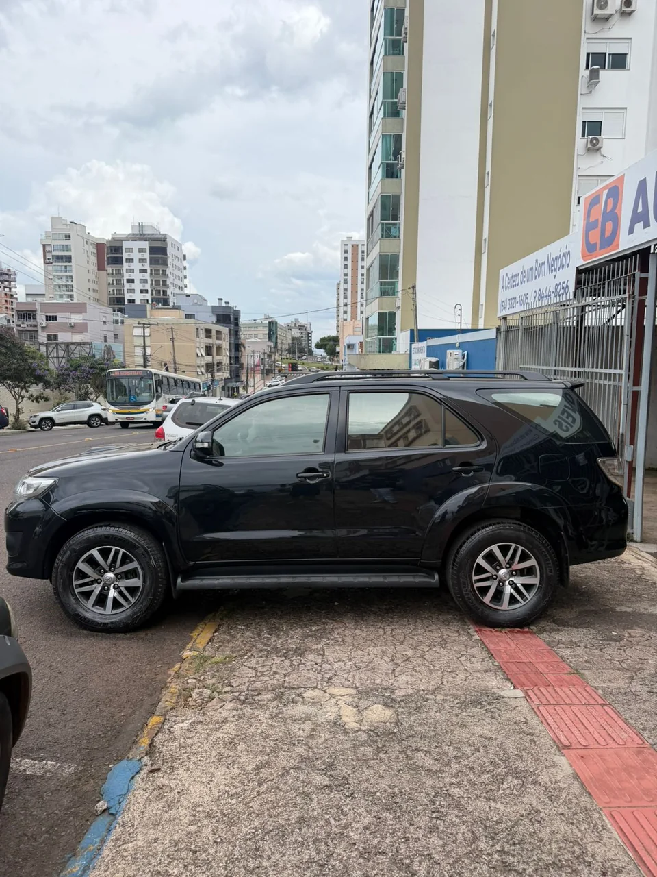 Toyota Hilux SW4 2012 preta: foto 3 de 7