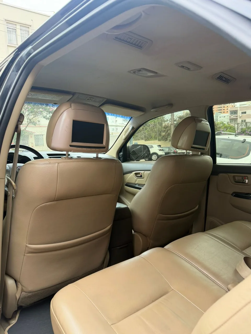 Toyota Hilux SW4 2012 preta: foto 5 de 7