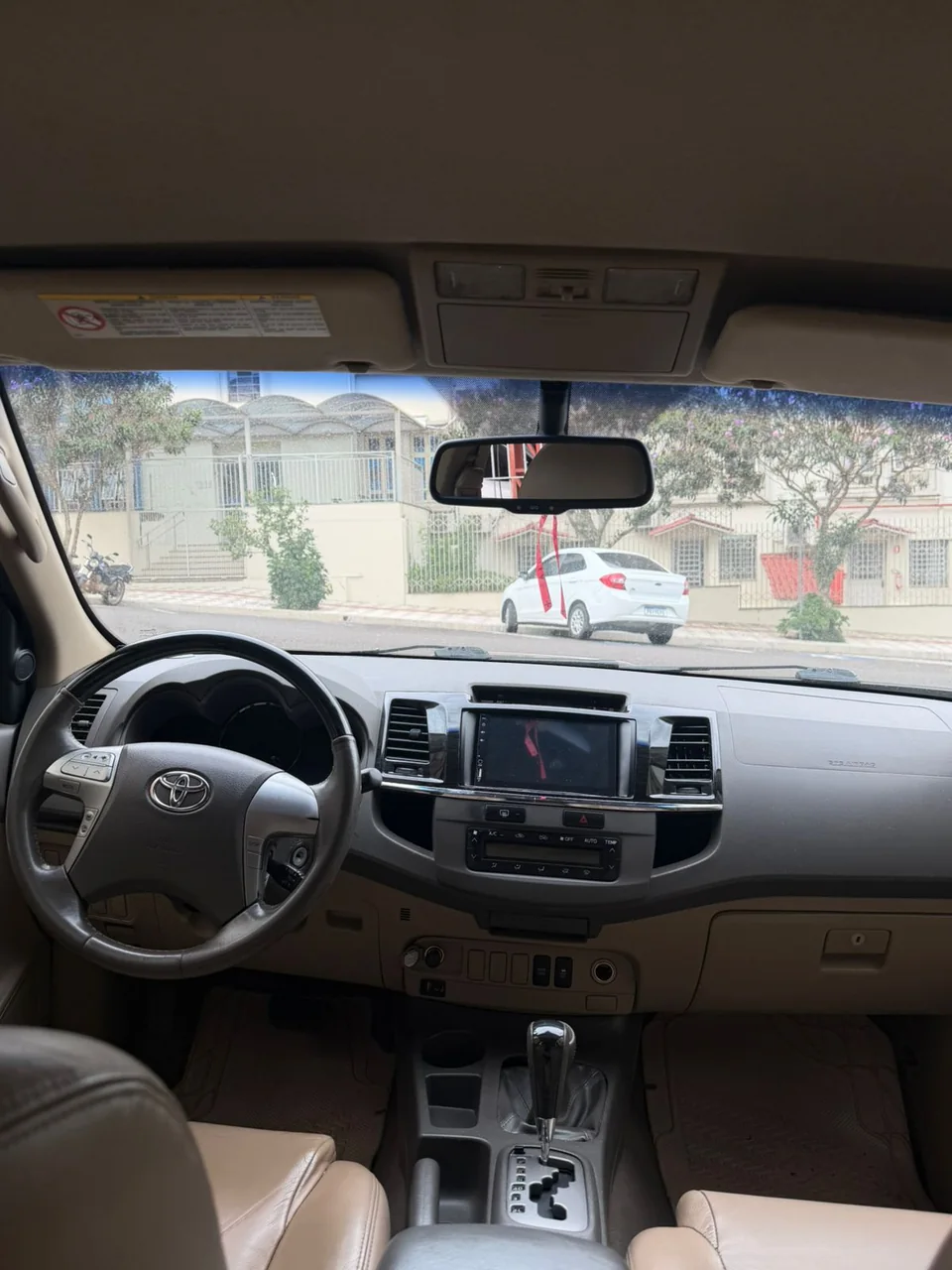 Toyota Hilux SW4 2012 preta: foto 7 de 7