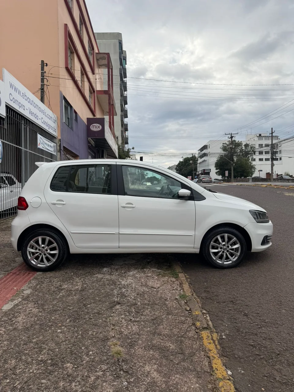 Volkswagen Fox 2015 branco: foto 2 de 7