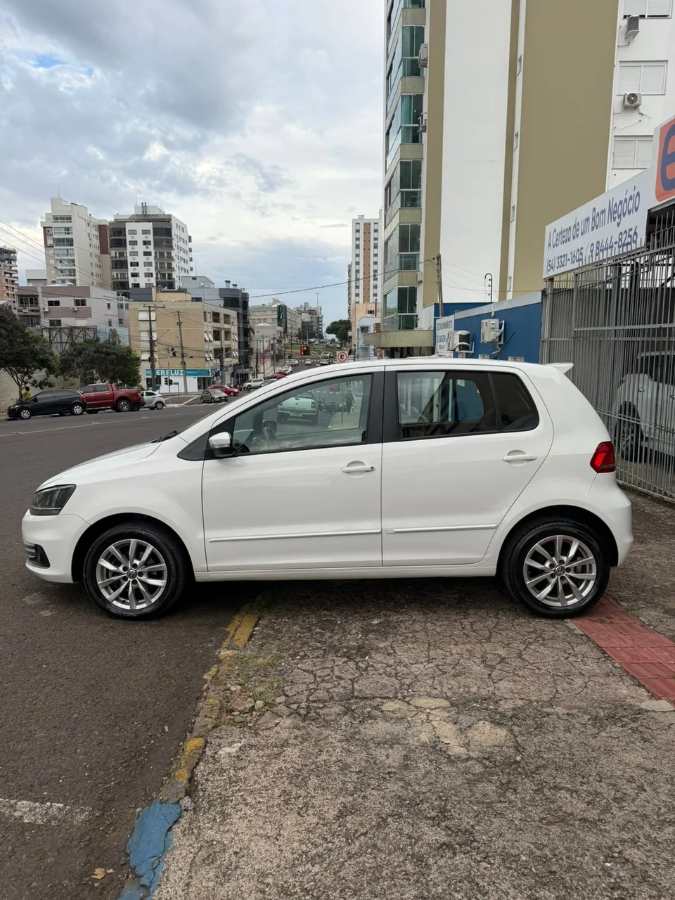 Volkswagen Fox 2015 branco: foto 4 de 7