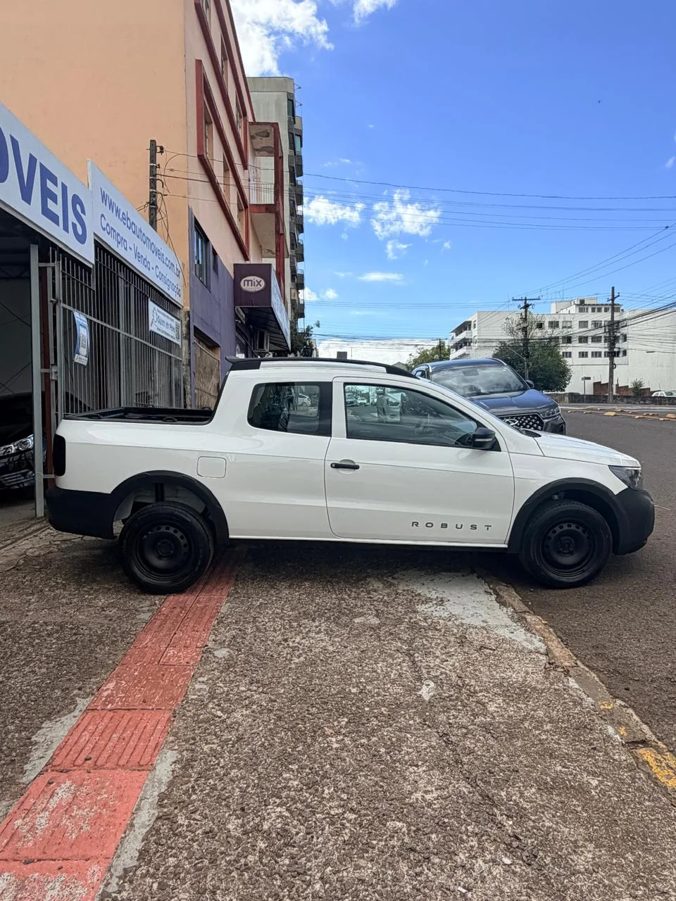 Volkswagen Saveiro Robust 2024/2025 branca: foto 2 de 14