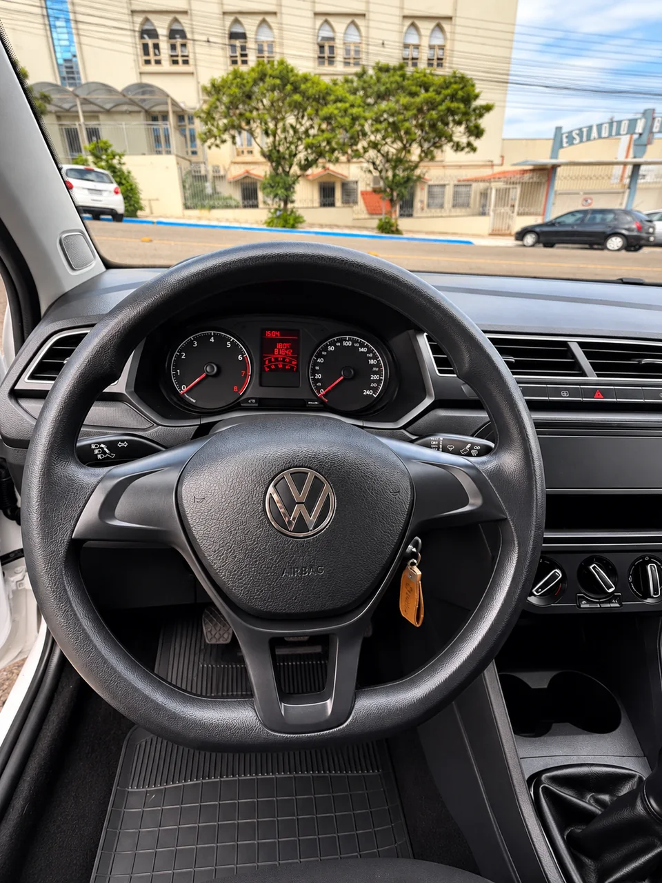 Volkswagen Saveiro Robust 2024/2025 branca: foto 6 de 14