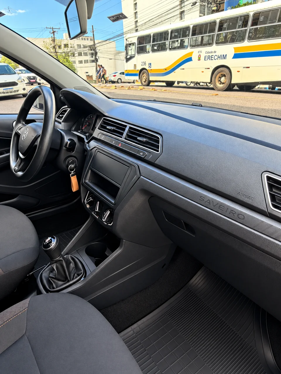 Volkswagen Saveiro Robust 2024/2025 branca: foto 7 de 14