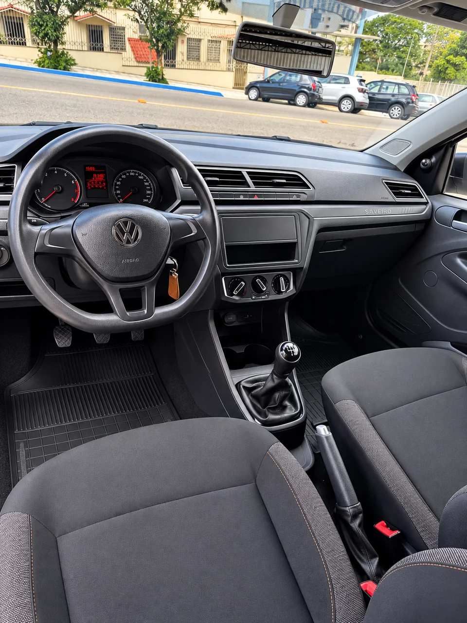 Volkswagen Saveiro Robust 2024/2025 branca: foto 8 de 14