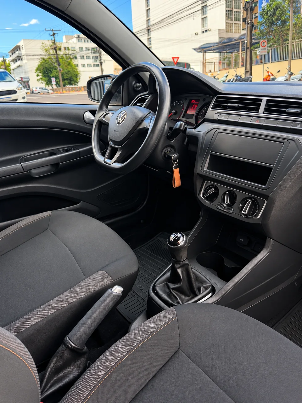 Volkswagen Saveiro Robust 2024/2025 branca: foto 9 de 14