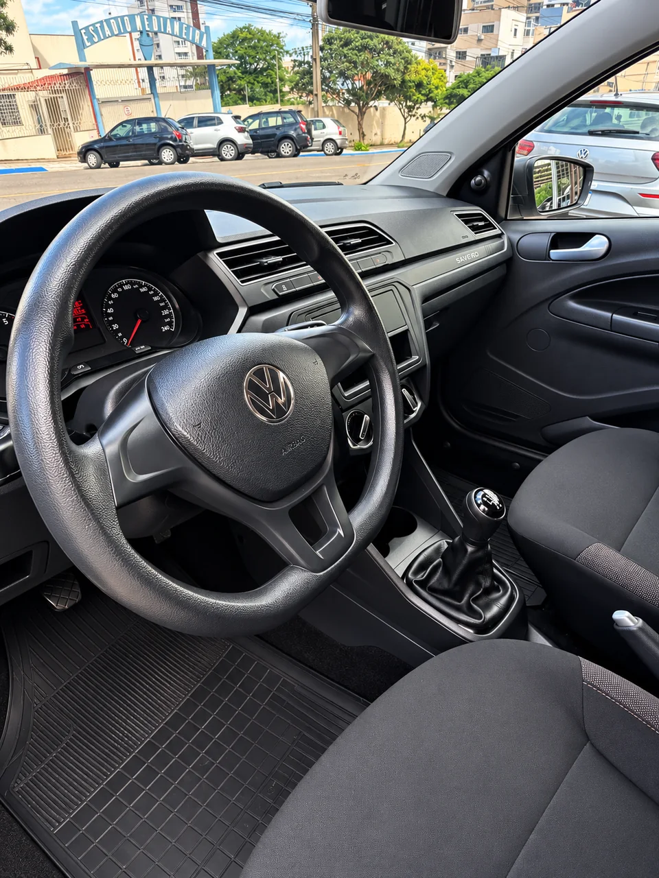 Volkswagen Saveiro Robust 2024/2025 branca: foto 10 de 14