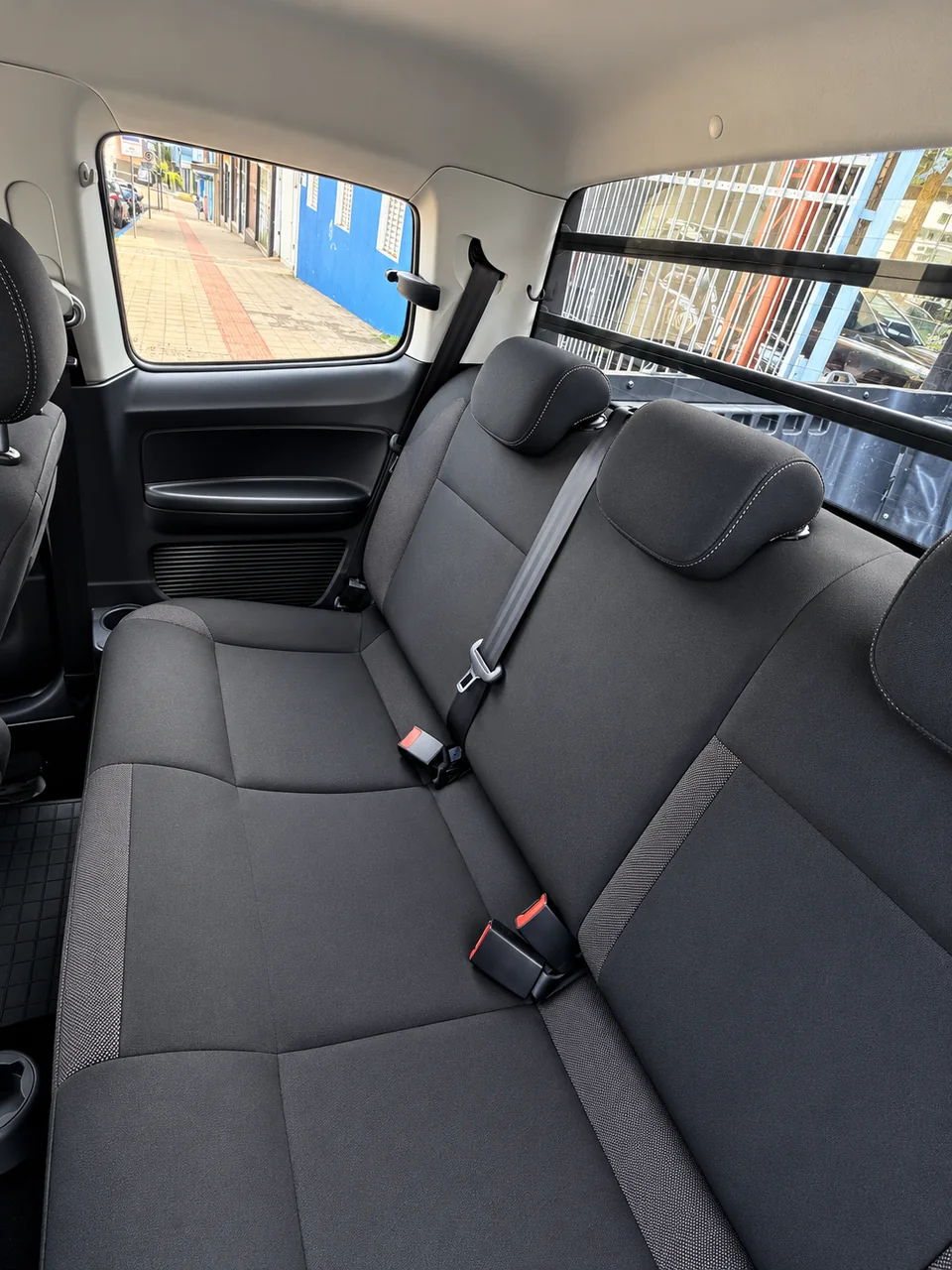 Volkswagen Saveiro Robust 2024/2025 branca: foto 11 de 14