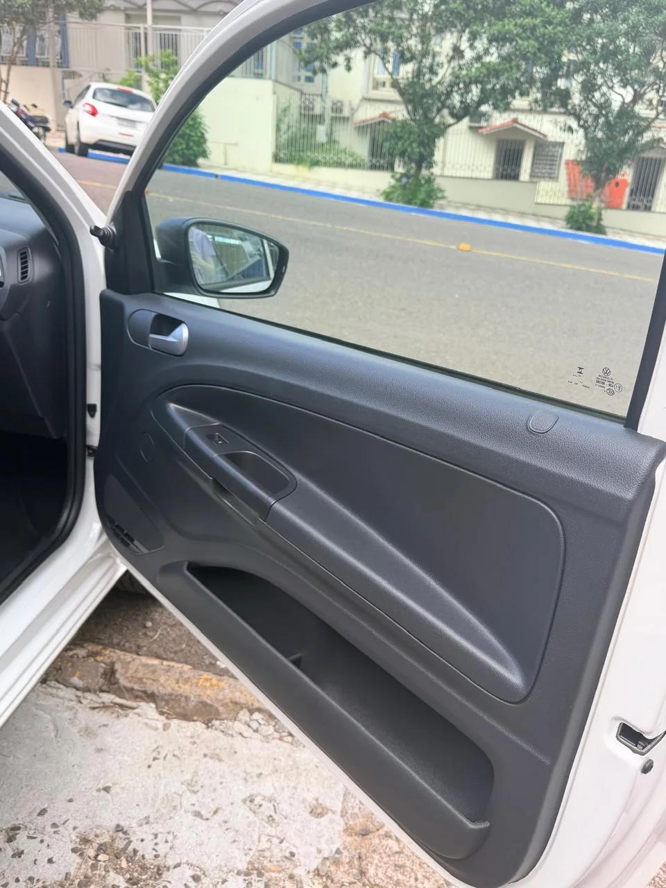Volkswagen Saveiro Robust 2024/2025 branca: foto 14 de 14