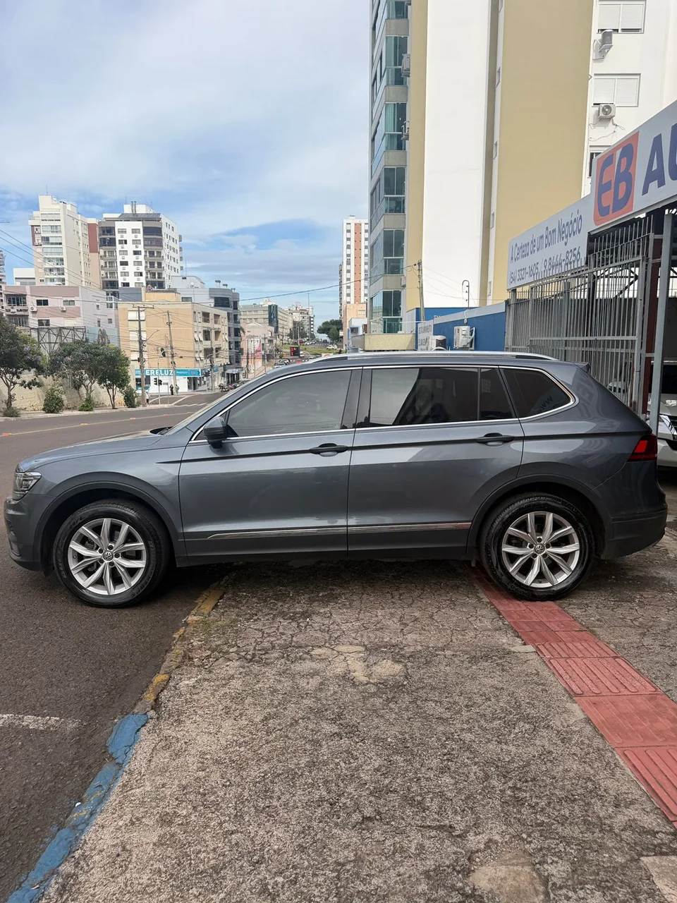 Volkswagen Tiguan Allspace 2018 cinza: foto 3 de 8