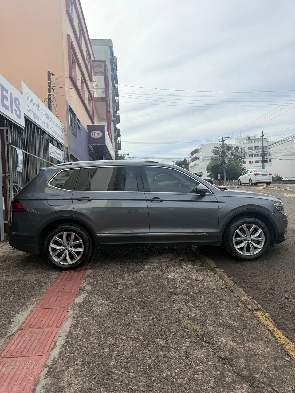 Volkswagen Tiguan Allspace 2018 cinza: foto 4 de 8